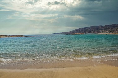 Yunanistan, Ios Adası. 19 Eylül 2010: Yunanistan 'ın Kiklad adasındaki ünlü Manganari plajı