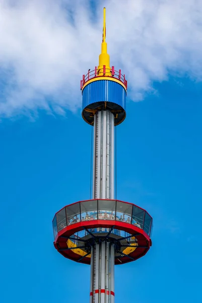 Disparo Vertical Famosa Torre Mirador Legolandia Alemania Contra Cielo Despejado —  Fotos de Stock