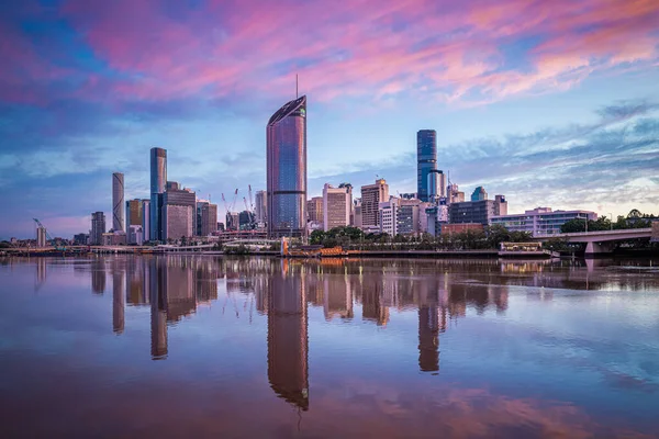 Vacker Utsikt Över Staden Brisbane Från Southbank Vid Soluppgången — Stockfoto