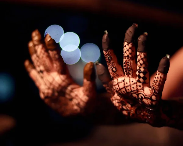 Selective Focus Female Hands Indian Henna Tattoos Mehndi Blurry Bokeh — Stock Photo, Image