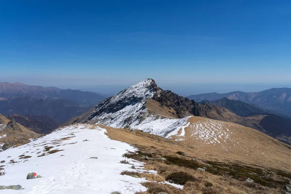 Een Prachtig Uitzicht Italiaanse Alpen Onder Blauwe Lucht — Stockfoto