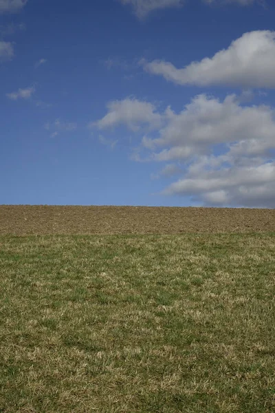 Steep Hill Green Meadow Ploughed Field Blue Siegerland Winter Sky — Stock Photo, Image