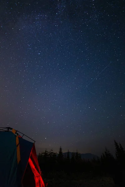 Plano Vertical Del Hermoso Cielo Estrellado Visto Desde Camping —  Fotos de Stock