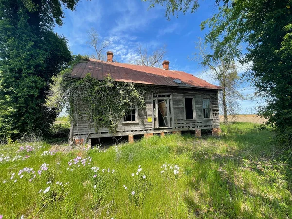 Louisville États Unis Bâtiment Abandonné Délabré Vue Sur Campagne Herbe — Photo