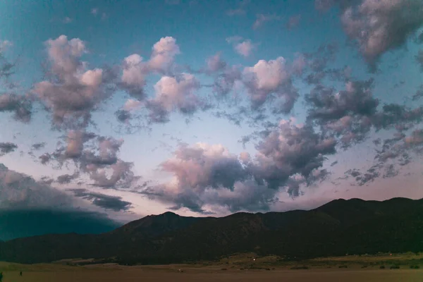 Hermoso Paisaje Nublado Sobre Cordillera — Foto de Stock