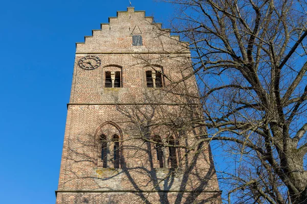 Górna Część Wieży Kościelnej Christophorus Kerk Mieście Geesteren Widziany Dołu — Zdjęcie stockowe