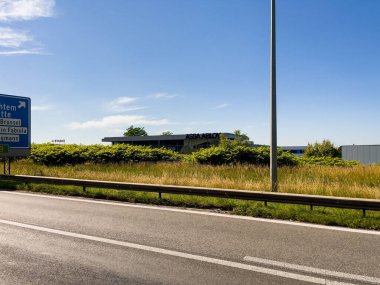 Belçika 'nın kırsal kesiminde araba penceresi manzarası