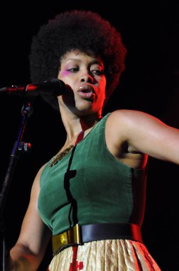 Hollywood 'daki Hollywood Paladyumu' nda Erykah Badu 'nun canlı performansı.