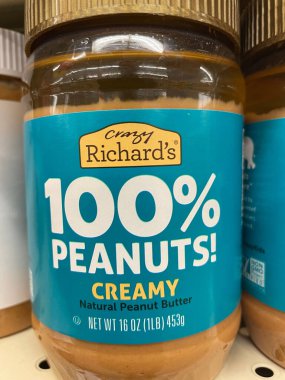 Grovetown, Ga USA - 03 20 22: Perakende satış mağazası Fıstık Ezmesi% 100 fıstık