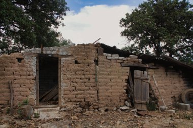 Meksika 'da terk edilmiş bir köy evi.