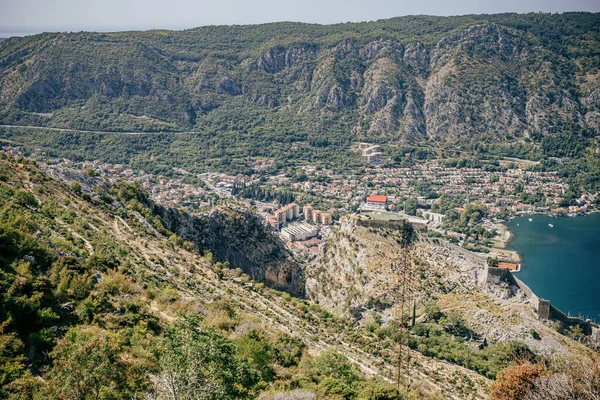 Ένα Όμορφο Τοπίο Πεζοπορίας Μια Ηλιόλουστη Μέρα Στο Μαυροβούνιο — Φωτογραφία Αρχείου