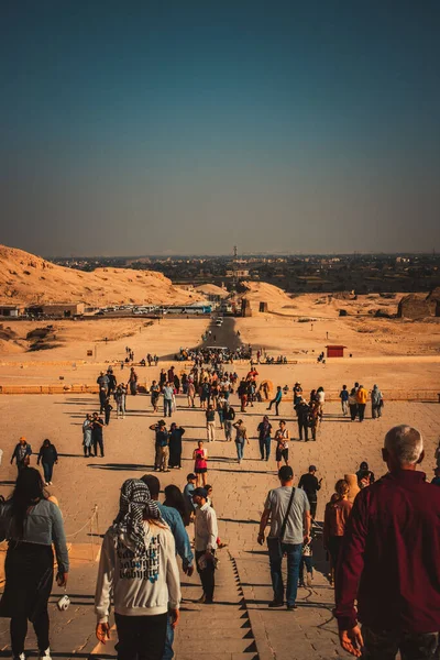 Vertical Shot Tourists Walking Stairs Hatshepsut Temple Luxor Egypt — Stock Photo, Image