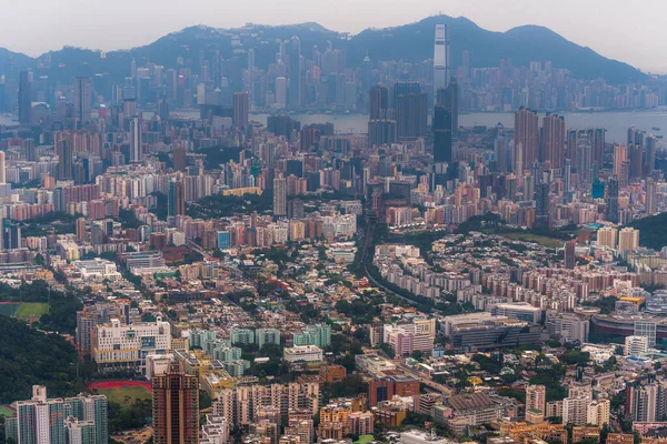 Een Luchtfoto Van Skyline Van Stad Hong Kong Bergen Aan — Stockfoto