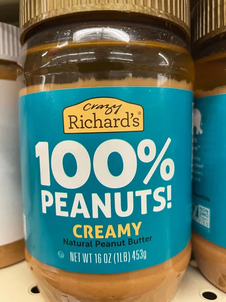 Grovetown, Ga USA - 03 20 22: Perakende satış mağazası Fıstık Ezmesi% 100 fıstık