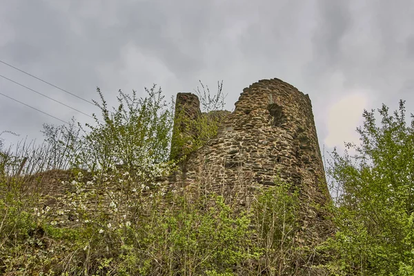 Vertical Shot Ruins Lowenburg Monreal Eifel Germany Blue Cloudy Sky — Stock Photo, Image