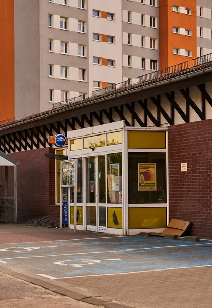 Una Fila Carritos Compras Junto Entrada Supermercado Netto — Foto de Stock