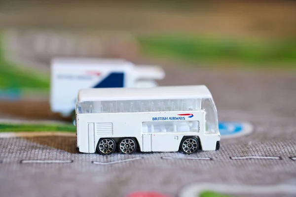 Oyuncak Model Ngiliz Havayolları Ulaşım Otobüsü — Stok fotoğraf