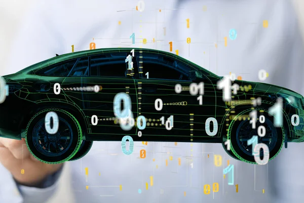 Holografik akıllı bir arabanın 3 boyutlu görüntüsünü sunan bir adam.