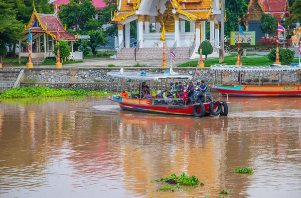 Thai Ferry Boat Passengers Crosses Chaophraya River Ayutthaya Thailand Asia — Stock Photo, Image