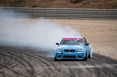 Bmw 3 Serisi E90 devrede sürükleniyor