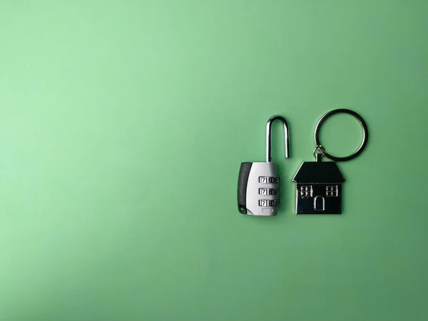 Top View Open Padlock House Keychain Green Background Copy Space — Stock Photo, Image