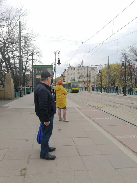 Vertical Shot People Waiting Most Teatralny Tram Stop Poznan Poland — Stock Photo, Image