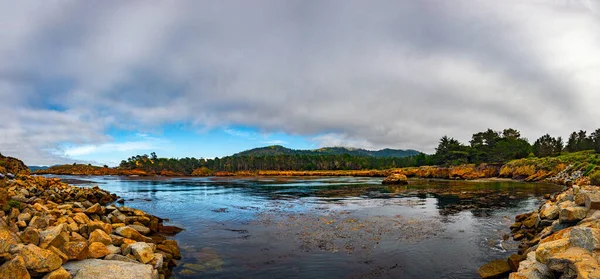 Calm View Reflective Water Whalers Cove Point Lobos State Reserve — Stok fotoğraf
