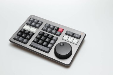 Beyaz arkaplanı izole ederek video düzenleme ve renk derecelendirme için Blackmagic tasarımının hız düzenleyicisini çözümle.