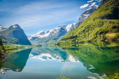 Norveç, Olden 'de güzel bir dağ manzarası