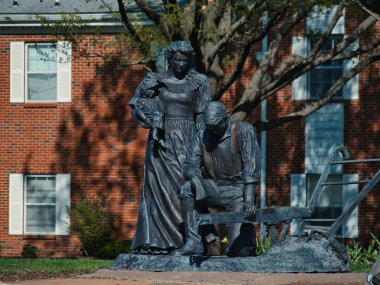 Orta Amerika 'daki Hasat Duası Heykeli Nasıralı Üniversitesi Öncüsü