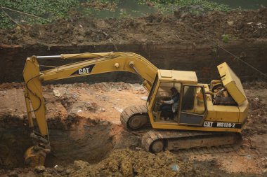 09-Aralık-2020, Bangladeş, Dhaka. Kazı çalışmalarına devam ediliyor..