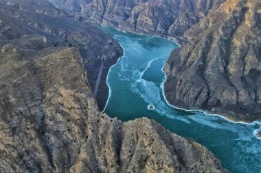 Pearl Lake, Çin 'deki dağların ve nehirlerin havadan görünüşü.