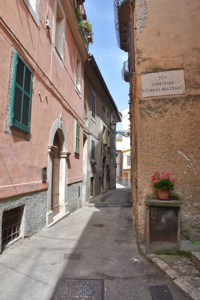 Wąska Uliczka Między Średniowiecznymi Kamienistymi Budynkami Arpino Prowincja Frosinone Włochy — Zdjęcie stockowe