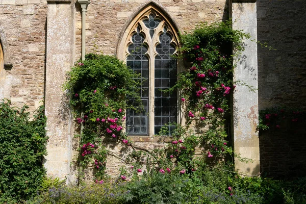 Abbey Window Decorated Flowers — Stock Photo, Image
