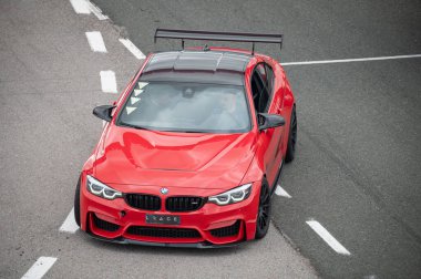 BMW F82 M4 GTS pistte yarışıyor