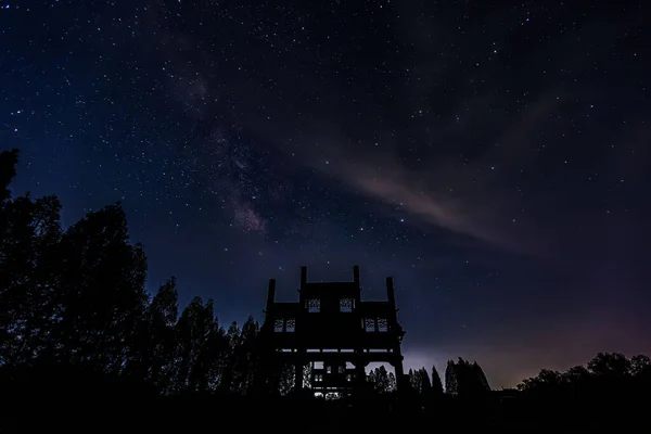 Hermoso Paisaje Tangyue Village Contra Fondo Estrellado Del Cielo Nocturno — Foto de Stock