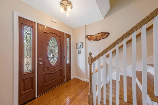 Rustic Wooden Door Staircase Dim Lights White Painted Walls — Photo