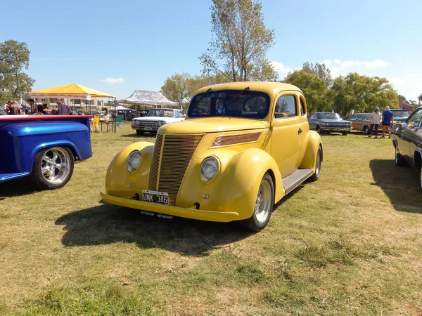 Vintage Ford Coupe 1937 Countryside Nature Grass Trees Background Classic —  Fotos de Stock