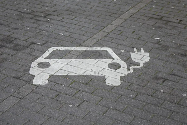 Крупный План Автомобильного Знака Земле Улице Германии — стоковое фото