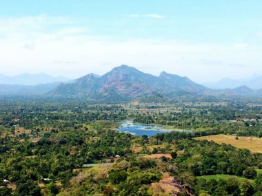 Savan Alanı 'nın dağa karşı havadan çekilmiş görüntüsü.
