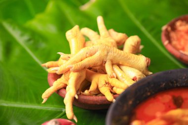 Tavuk ayaklı tavuk budu.