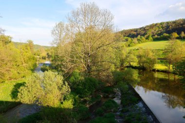 Hohenlohe, Almanya 'daki Jagst Nehri' nin güzel manzarası.