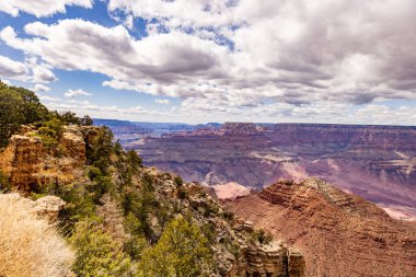 Güneşin altında Büyük Kanyon 'un güzel bir manzarası