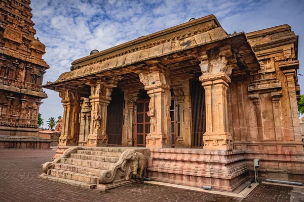 タンジョレ ビッグ テンプルまたはブリハシェワラ テンプルは タミル ナードゥ州タンジャヴールにあるラージャ ラージャ チョラン王によって建てられました インドで最も古く 最も高い寺院です — ストック写真