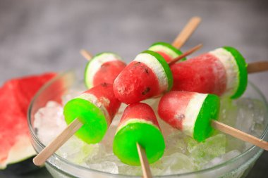 Karpuzlu dondurma, meyveli buzlu dondurma.