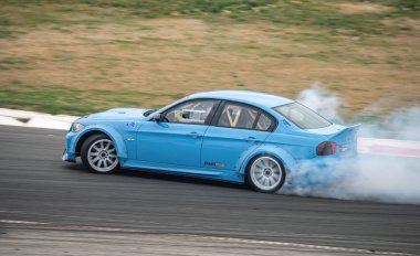 Bmw 3 Serisi E90 devrede sürükleniyor