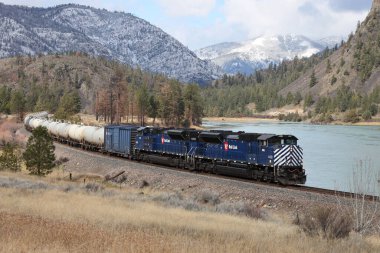 The MRL 4406 and 4408 leading the Gas Local EB back towards Missoula at Perma MT
