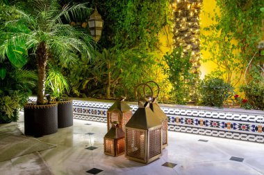 Yakından bakır ve altın.