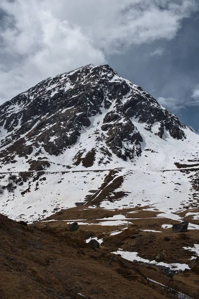 Vertical Shot Snow Covered Peak Mountain Switzerland — Stock Photo, Image