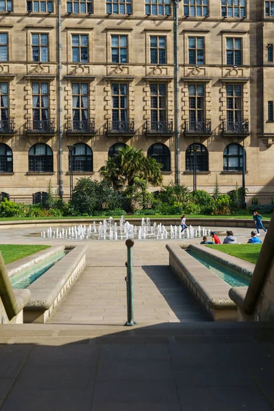 Park Fountains Front Building Trees — Stock Photo, Image